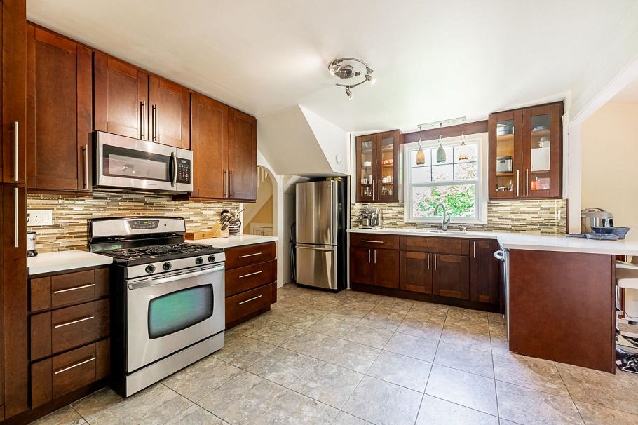 264 W Queens Road North Vancouver, BC - 6