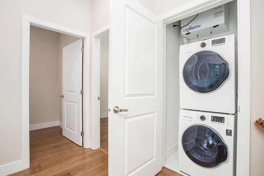 2028 E 42nd Avenue Vancouver, BC - 7