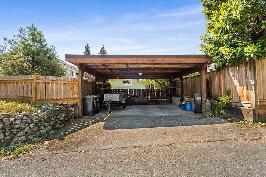 1116 W 20th Street North Vancouver, BC - 30