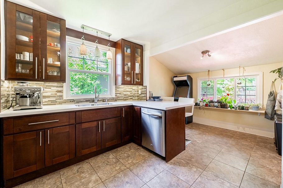 264 W Queens Road North Vancouver, BC - 7