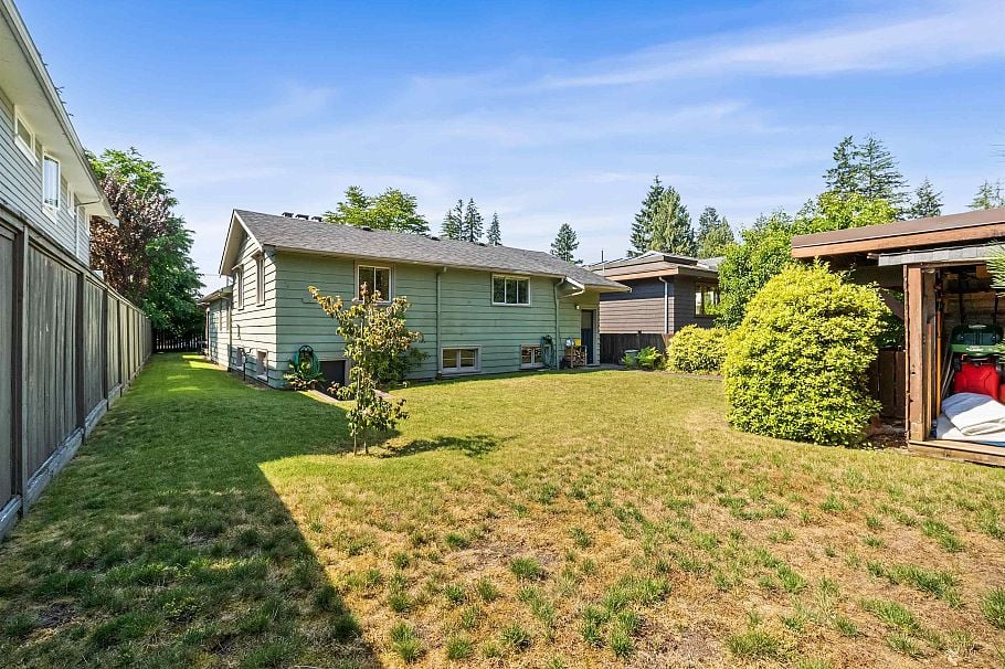 1116 W 20th Street North Vancouver, BC - 28