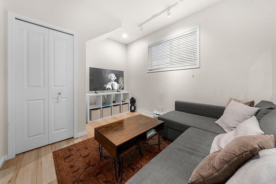 1263 W 16th Street North Vancouver, BC - 19