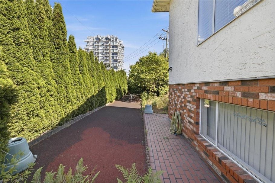 2095 E 31st Avenue Vancouver, BC - 25