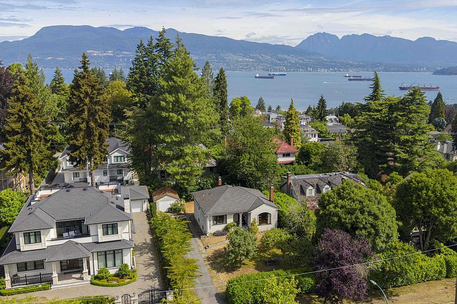 4691 W 5th Avenue Vancouver, BC - 22