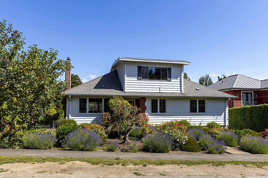4355 W 3rd Avenue Vancouver, BC - 4