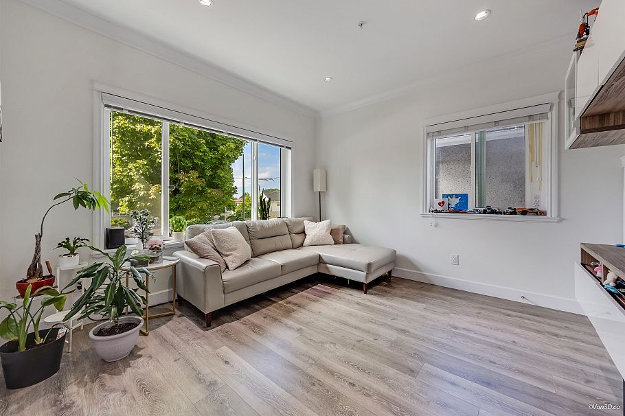 621 E 65th Avenue Vancouver, BC - 3