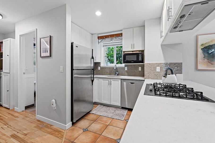 218 W 15th Avenue Vancouver, BC - 8