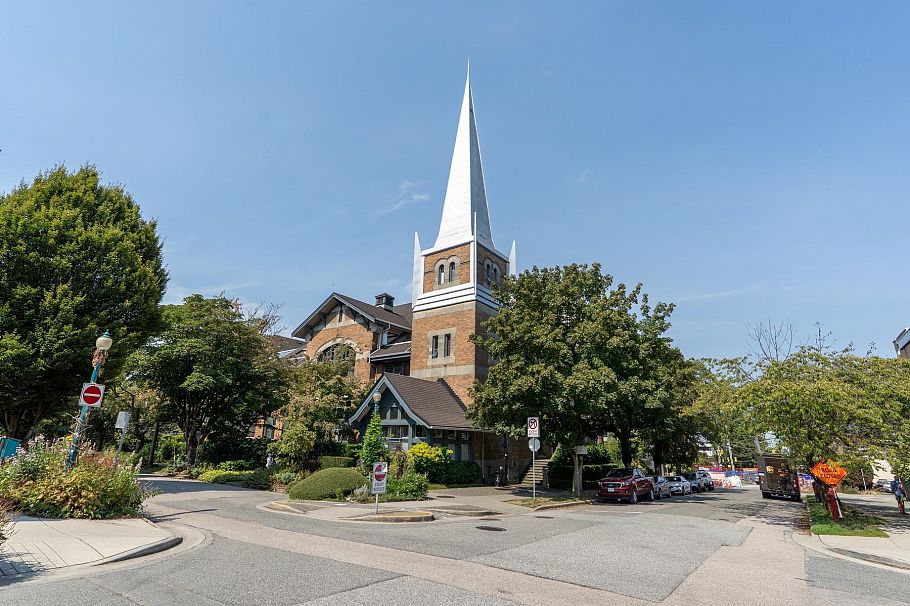 204 2525 Quebec Street Vancouver, BC - 1