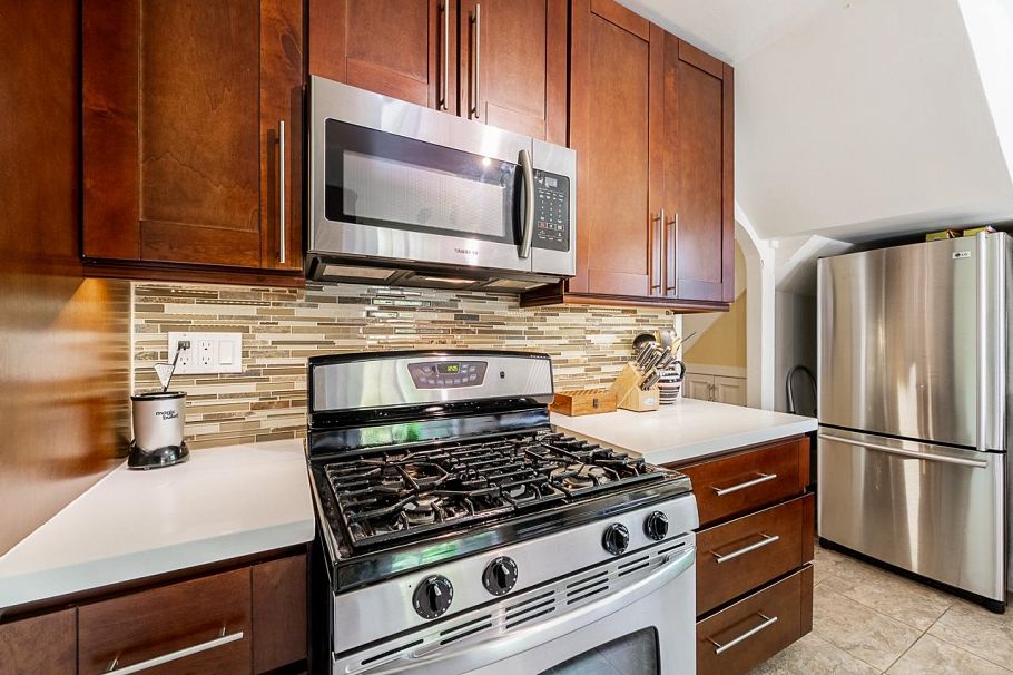 264 W Queens Road North Vancouver, BC - 9