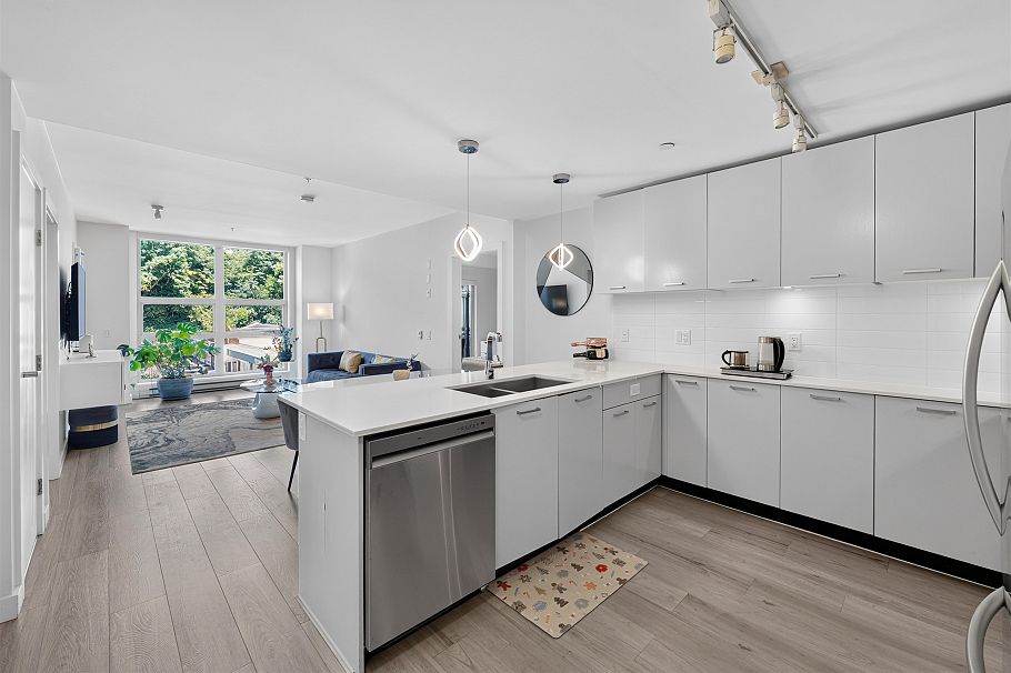305 1177 Marine Drive North Vancouver, BC - 9