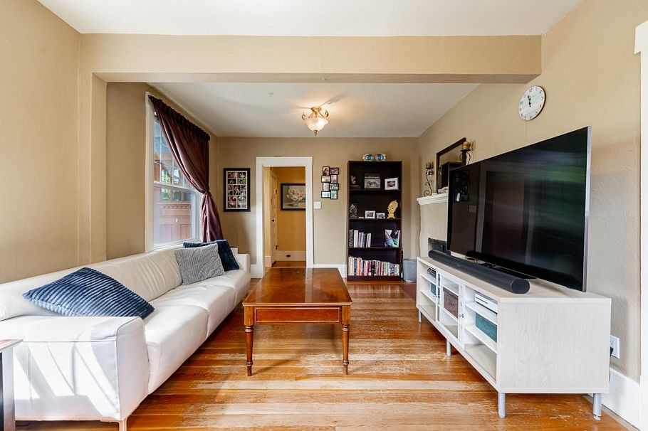264 W Queens Road North Vancouver, BC - 3