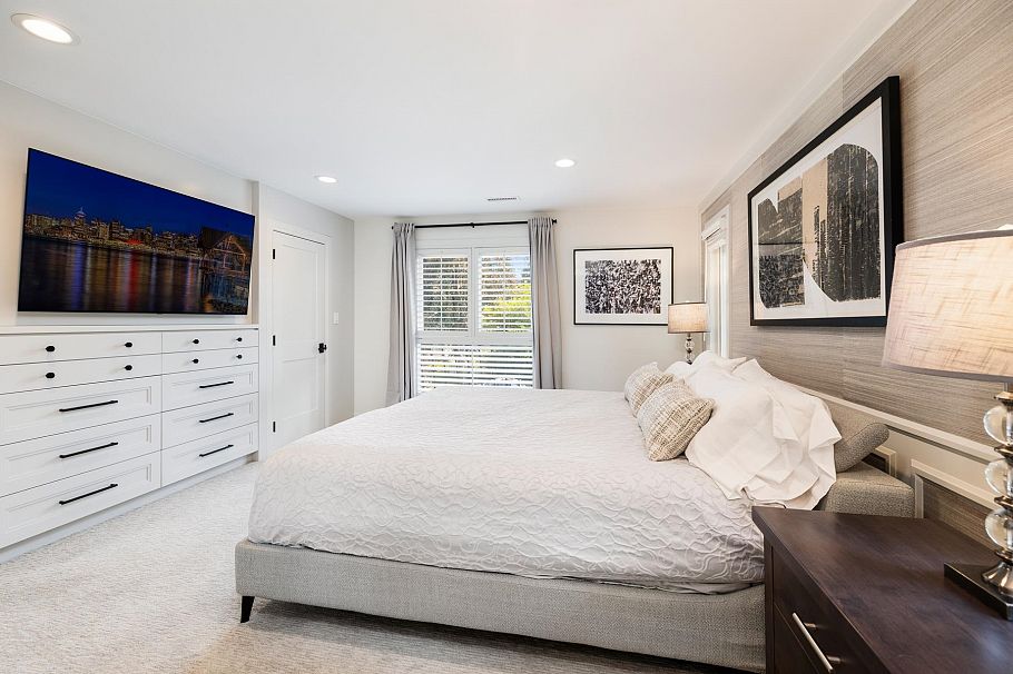 1018 W 19th Street North Vancouver, BC - 17