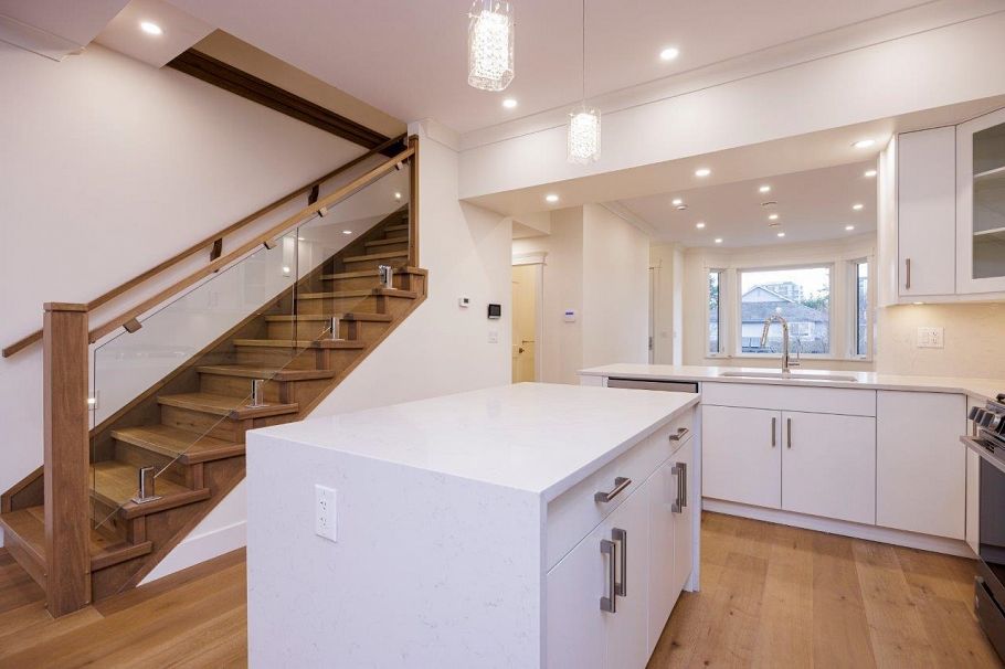 254 E 18th Street North Vancouver, BC - 18