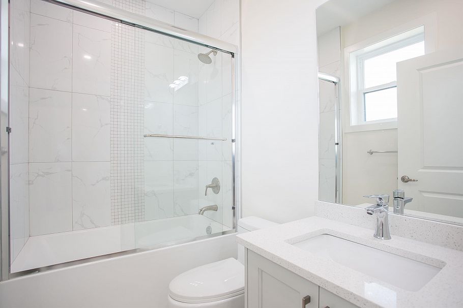 2028 E 42nd Avenue Vancouver, BC - 13