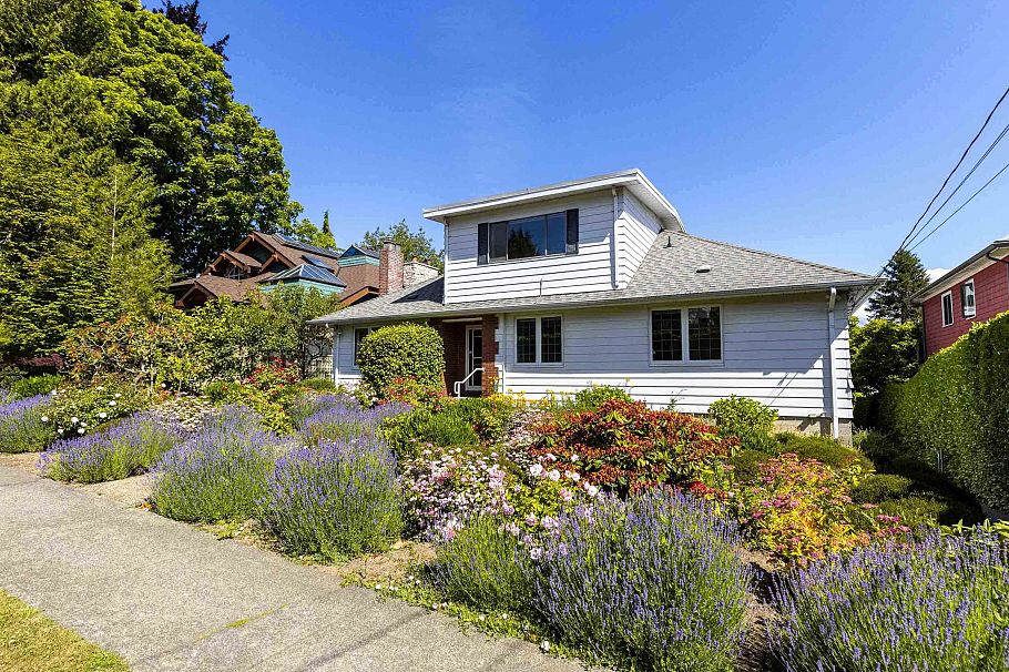 4355 W 3rd Avenue Vancouver, BC - 3