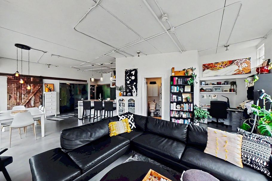 501 28 Powell Street Vancouver, BC - 9