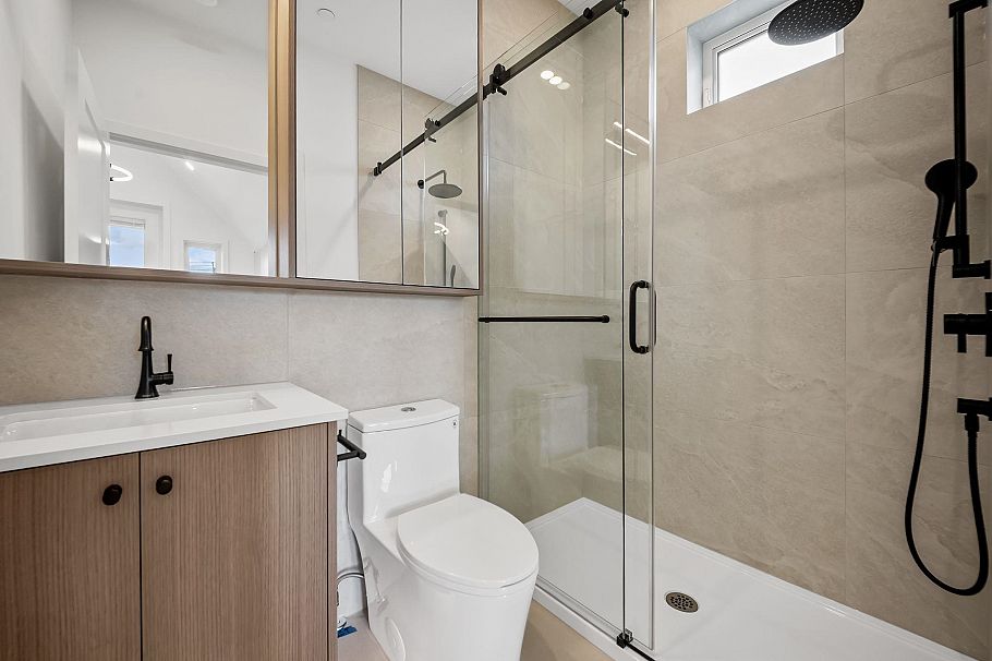 2- 2547 E 2nd Avenue Vancouver, BC - 38