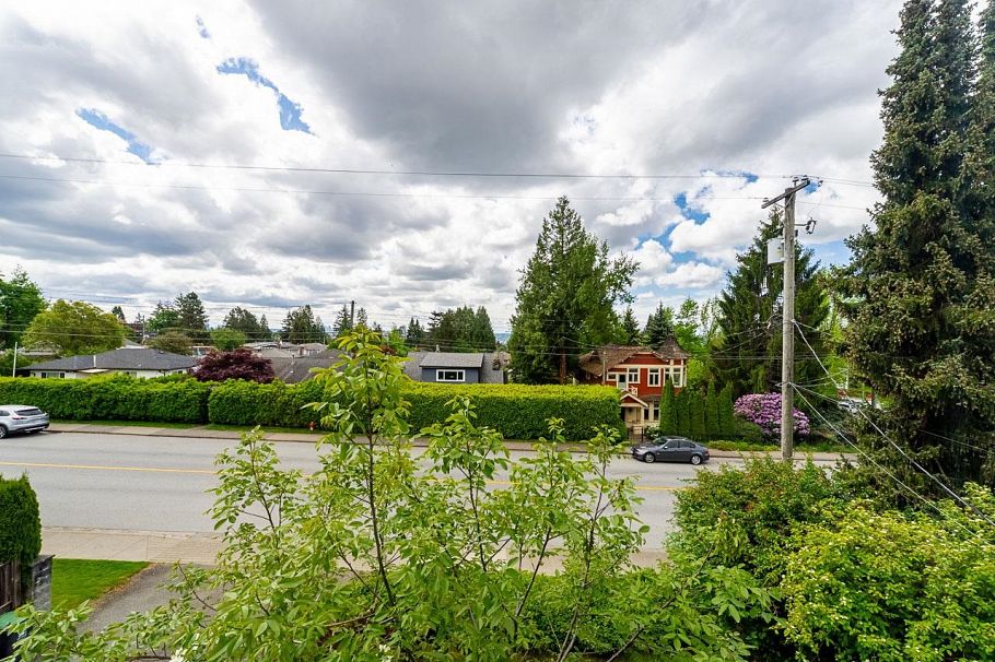 264 W Queens Road North Vancouver, BC - 17