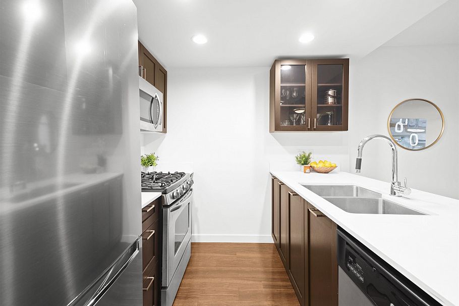 220 4818 Eldorado Mews Vancouver, BC - 5