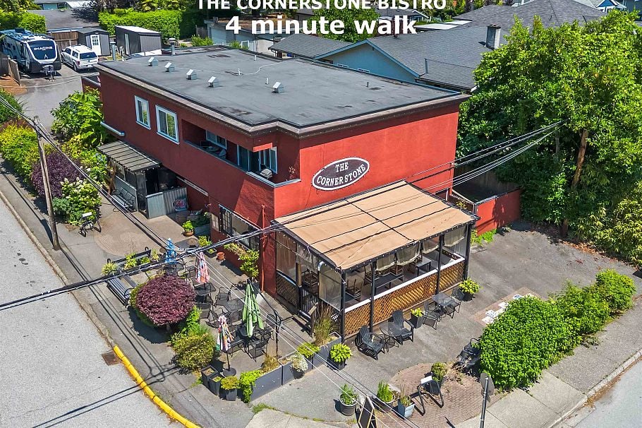 1116 W 20th Street North Vancouver, BC - 35