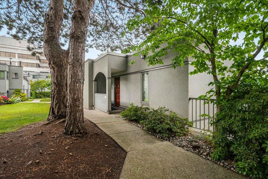 1330 W 7th Avenue Vancouver, BC - 34