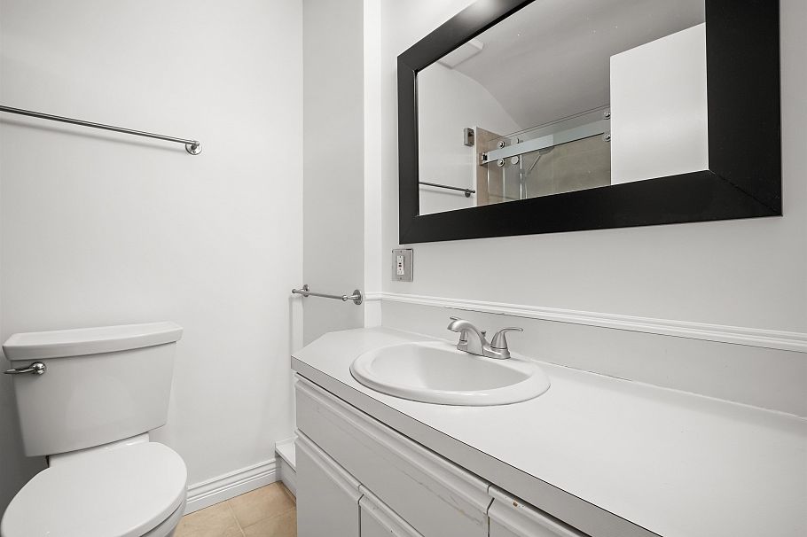1116 W 20th Street North Vancouver, BC - 18