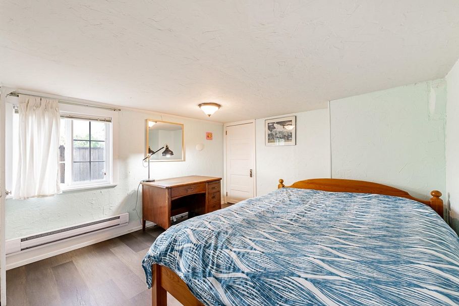 264 W Queens Road North Vancouver, BC - 24