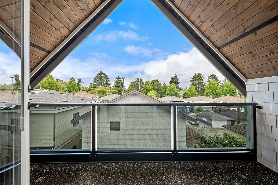 2- 2547 E 2nd Avenue Vancouver, BC - 32