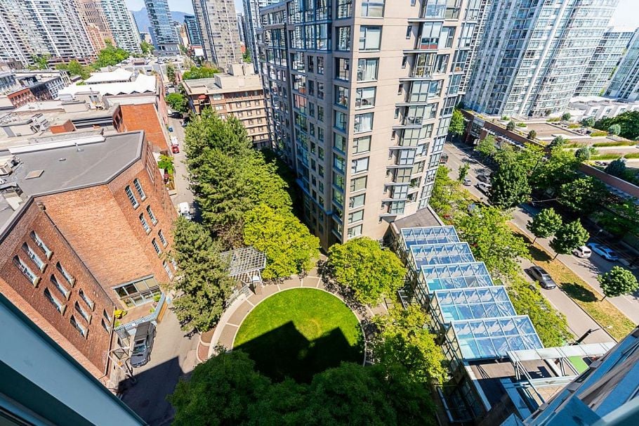 1304 283 Davie Street Vancouver, BC - 30