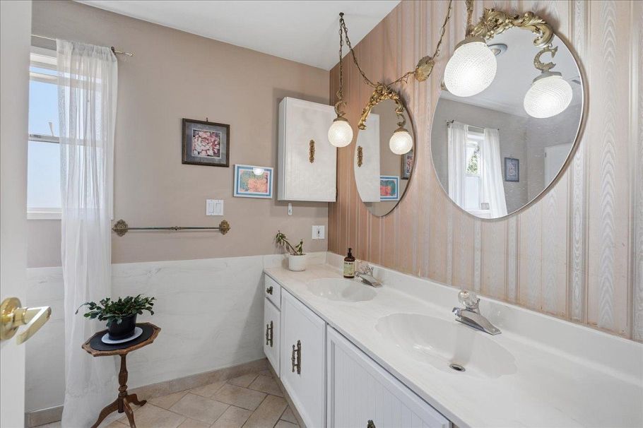 2095 E 31st Avenue Vancouver, BC - 21