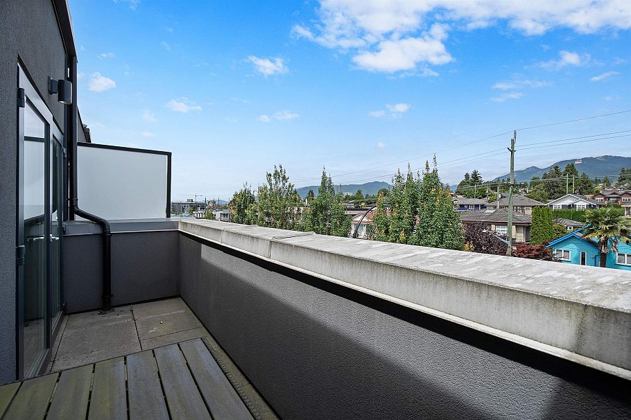 207 649 E 3 Street North Vancouver, BC - 36