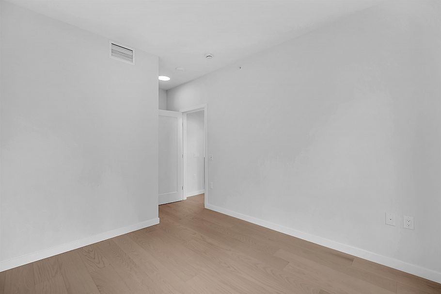 506 128 W 15th Street North Vancouver, BC - 14