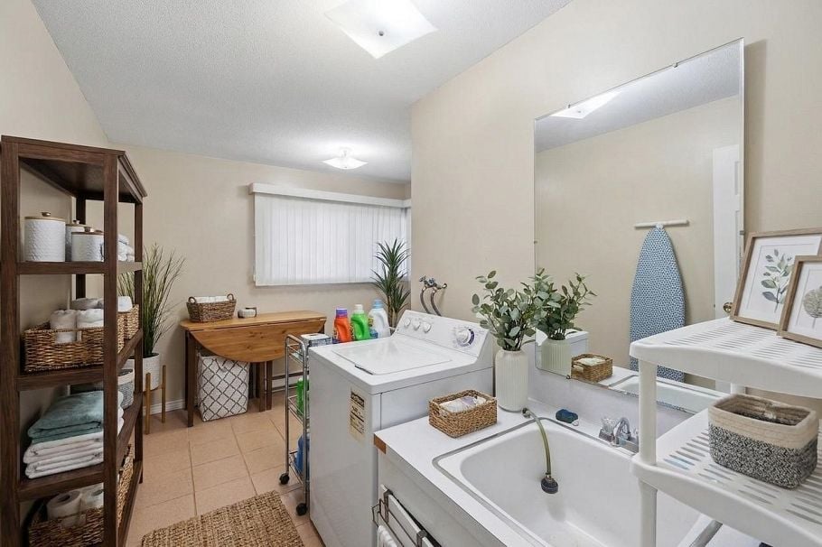 2095 E 31st Avenue Vancouver, BC - 31