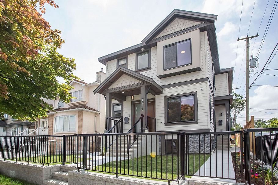 2028 E 42nd Avenue Vancouver, BC - 1