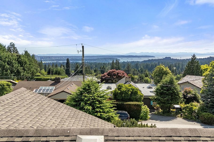 674 Blueridge Avenue North Vancouver, BC - 6