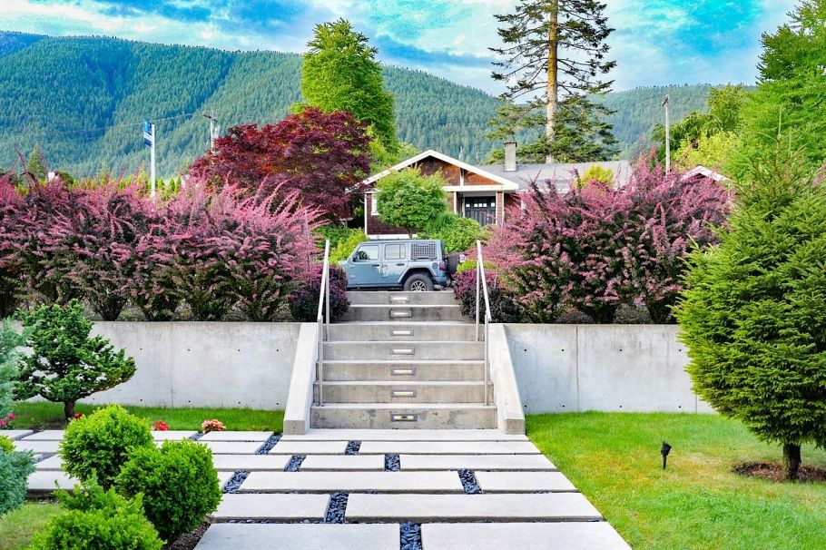 4399 Highland Boulevard North Vancouver, BC - 5