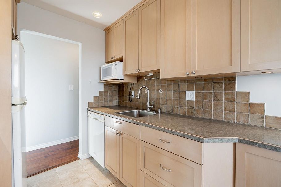 318 3080 Lonsdale Avenue North Vancouver, BC - 9