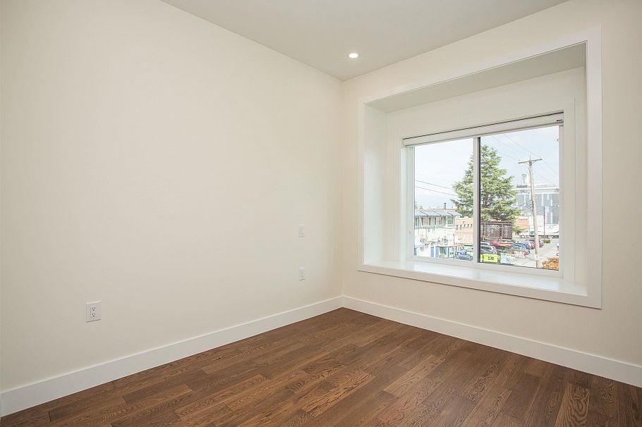2028 E 42nd Avenue Vancouver, BC - 12