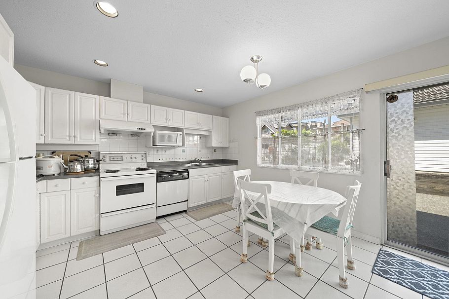 1855 E 53rd Avenue Vancouver, BC - 8