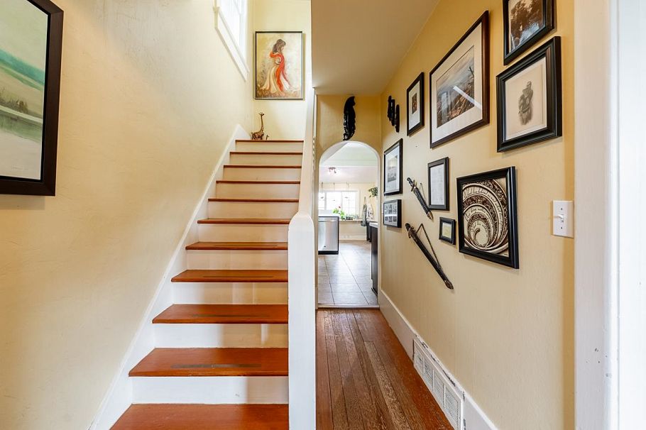264 W Queens Road North Vancouver, BC - 13