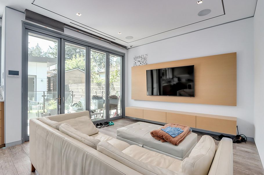 4368 W 15th Avenue Vancouver, BC - 9