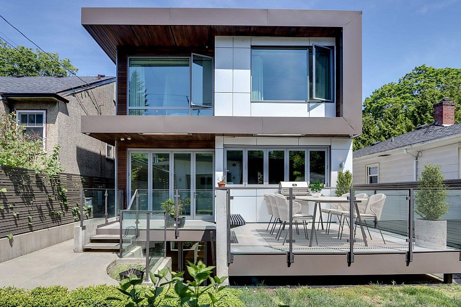 4368 W 15th Avenue Vancouver, BC - 1