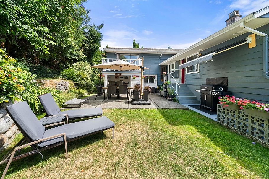 674 Blueridge Avenue North Vancouver, BC - 33