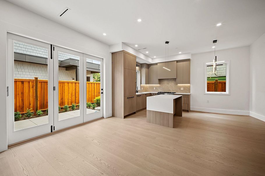 2- 2547 E 2nd Avenue Vancouver, BC - 3