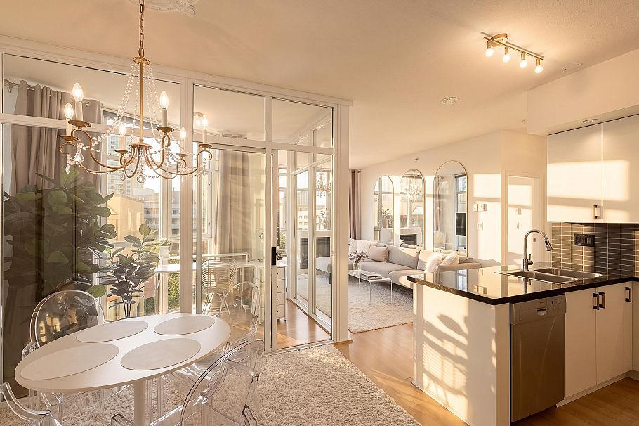 707 1050 Smithe Street Vancouver, BC - 1