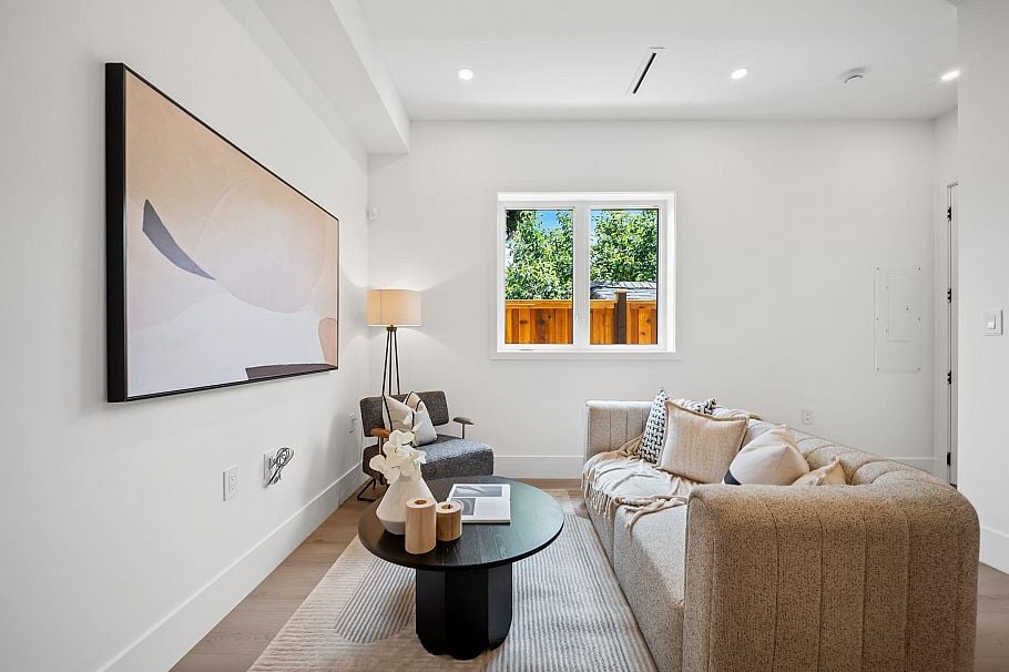 2545 E 2nd Avenue Vancouver, BC - 9