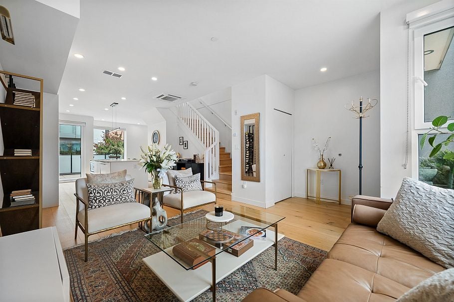 207 649 E 3 Street North Vancouver, BC - 4