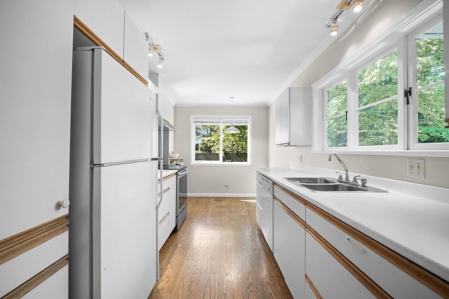 1116 W 20th Street North Vancouver, BC - 12