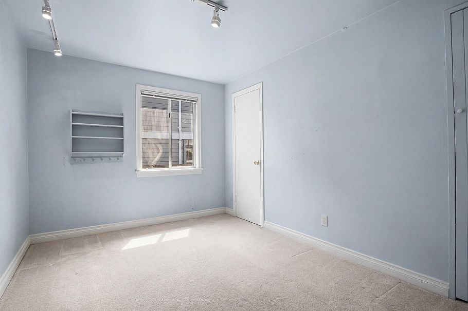 1116 W 20th Street North Vancouver, BC - 22
