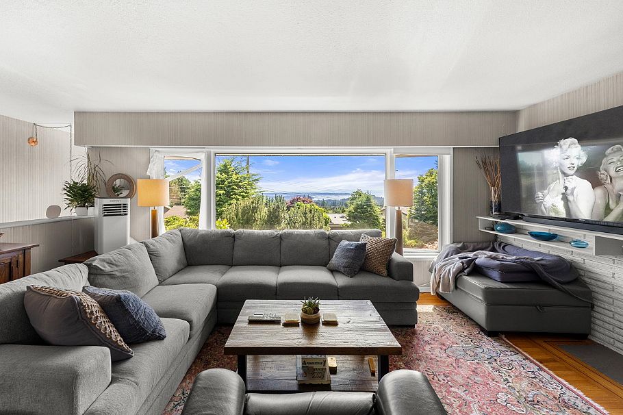 674 Blueridge Avenue North Vancouver, BC - 8
